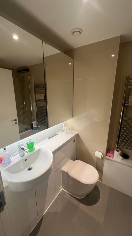 Room Logan Close in Greater London