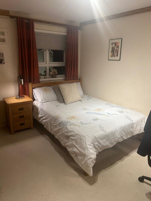 Flat Logan Close in London