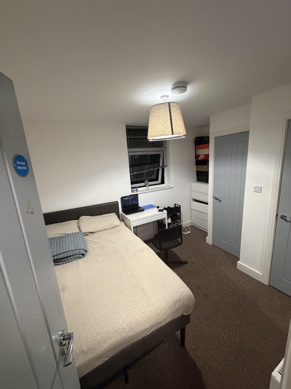 Room Monks Road in Coventry