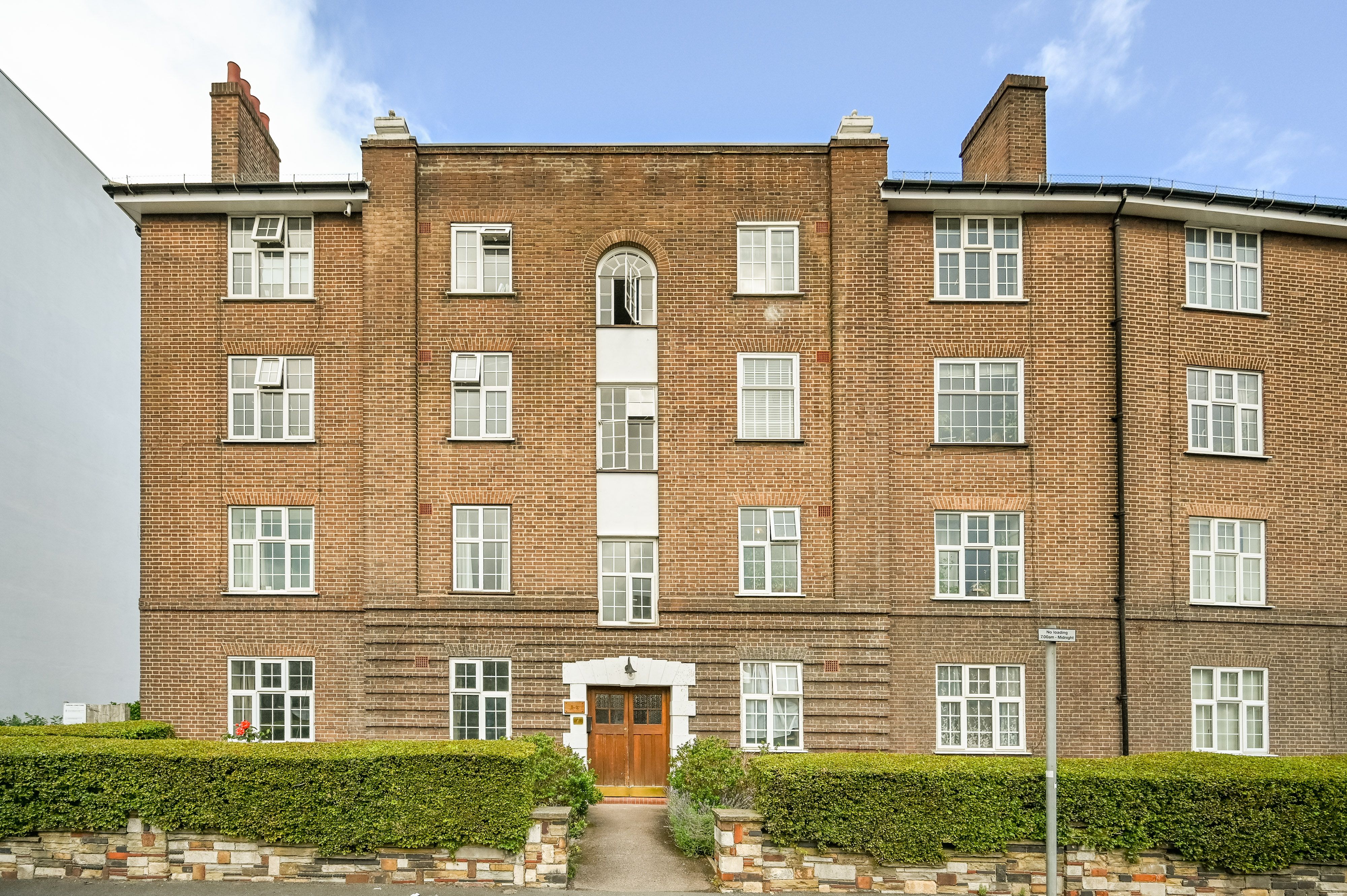 Flat London Road in Greater London