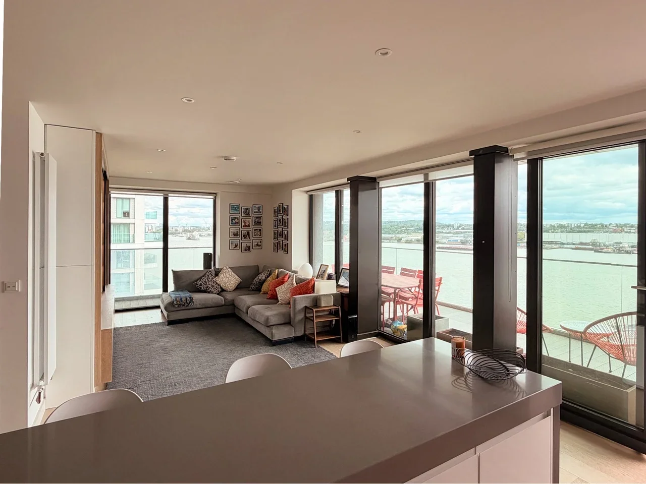 Flat Riverside Walk in Greater London