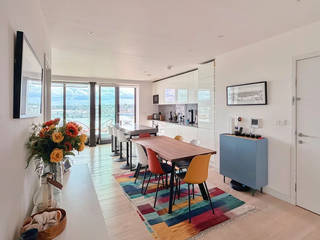 Flat Riverside Walk in Greater London