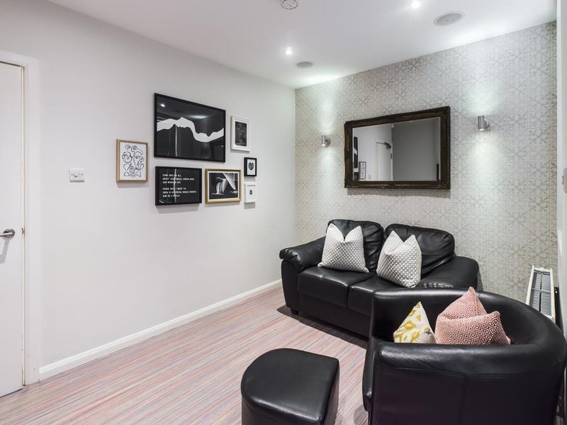 Room Darnley Street in Stoke-on-Trent