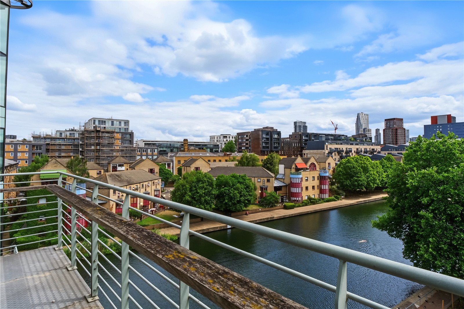 Flat Graham Street in Greater London