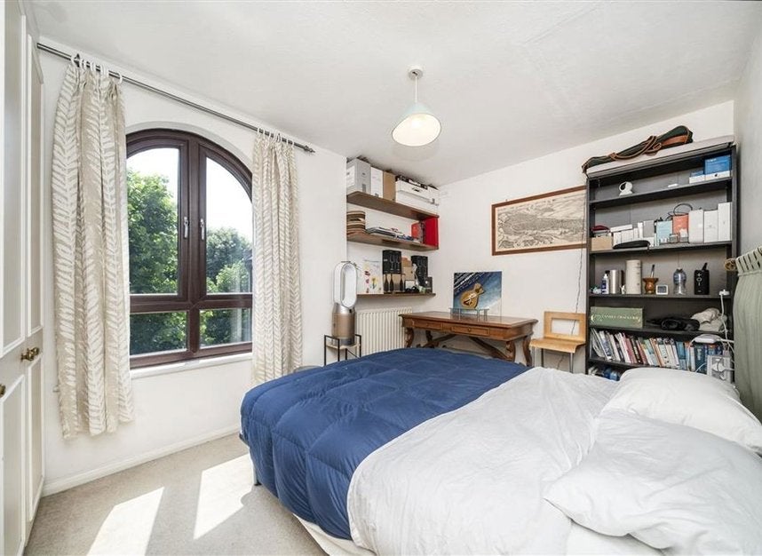 Flat Waveney Close in Greater London