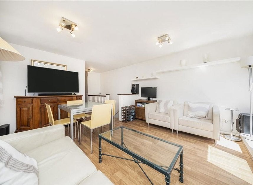 Flat Waveney Close in Greater London