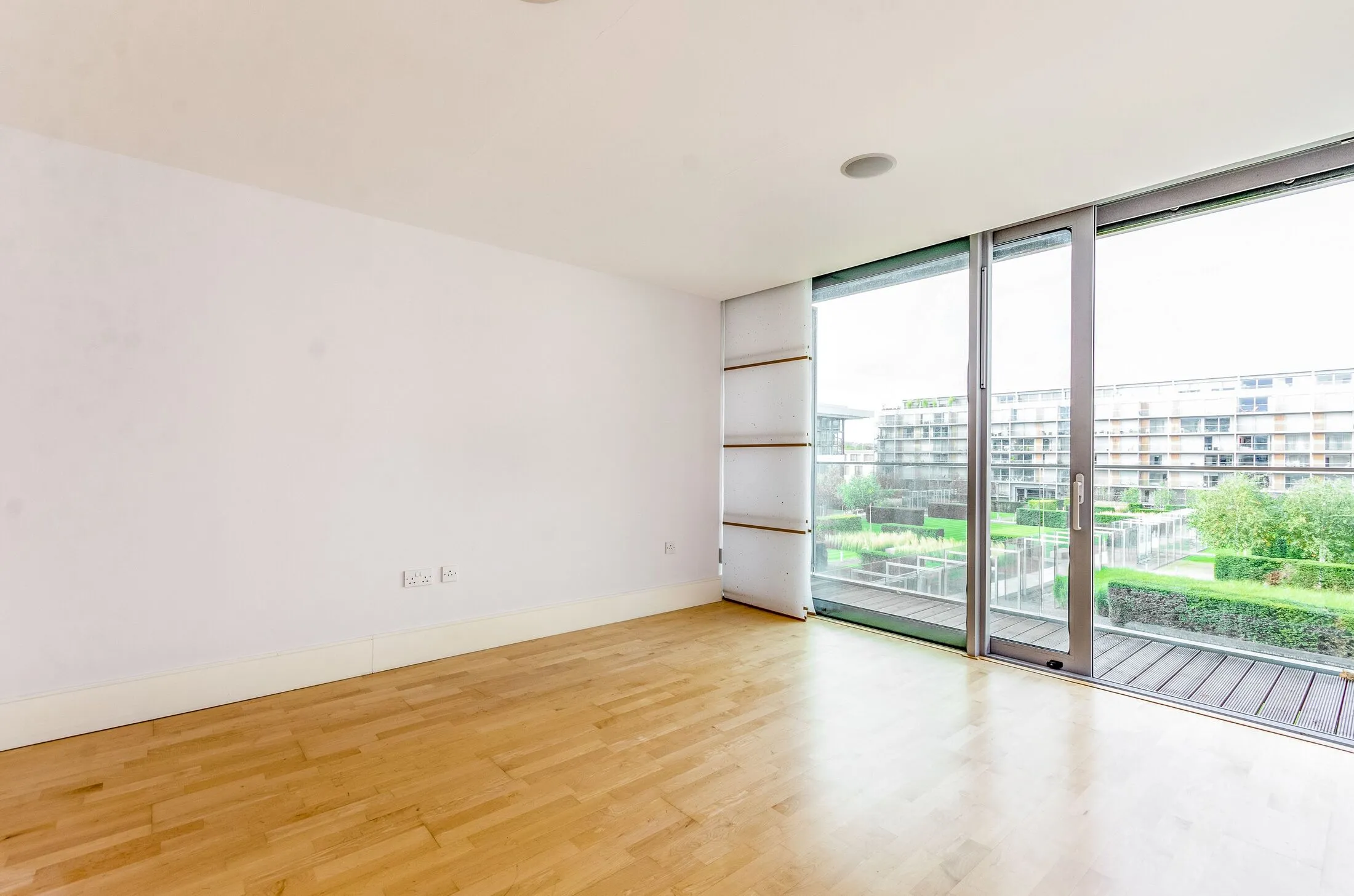 Flat Kelvin Road in Greater London
