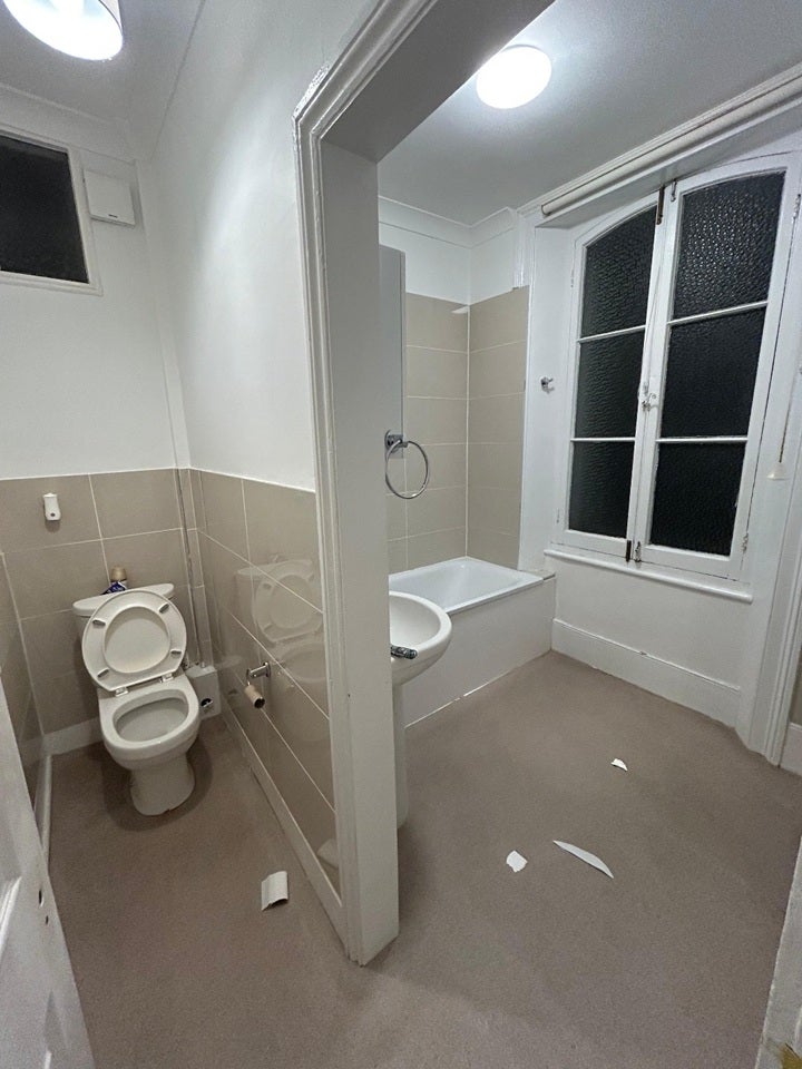 Flat Stratheden Road in Greater London