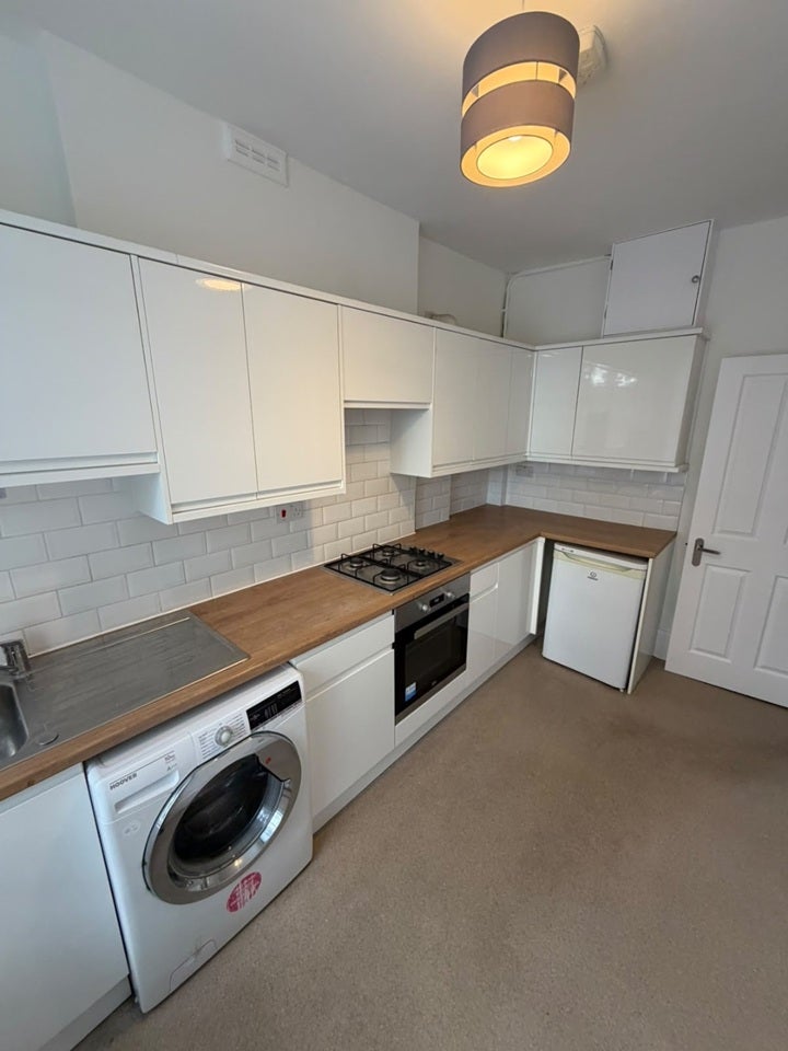 Flat Stratheden Road in Greater London