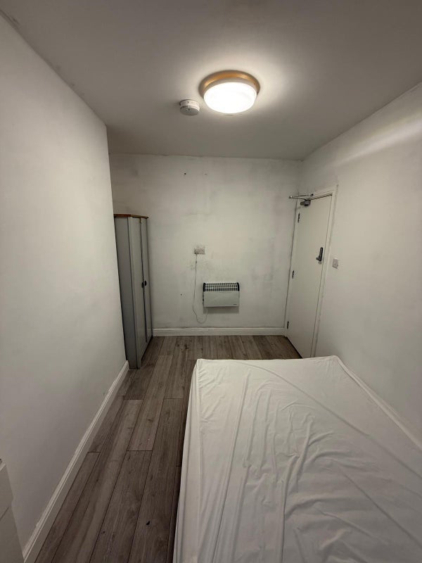 Room Willowbrook Close in North West Leicestershire