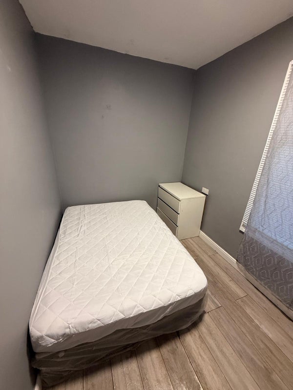 Room Willowbrook Close in North West Leicestershire