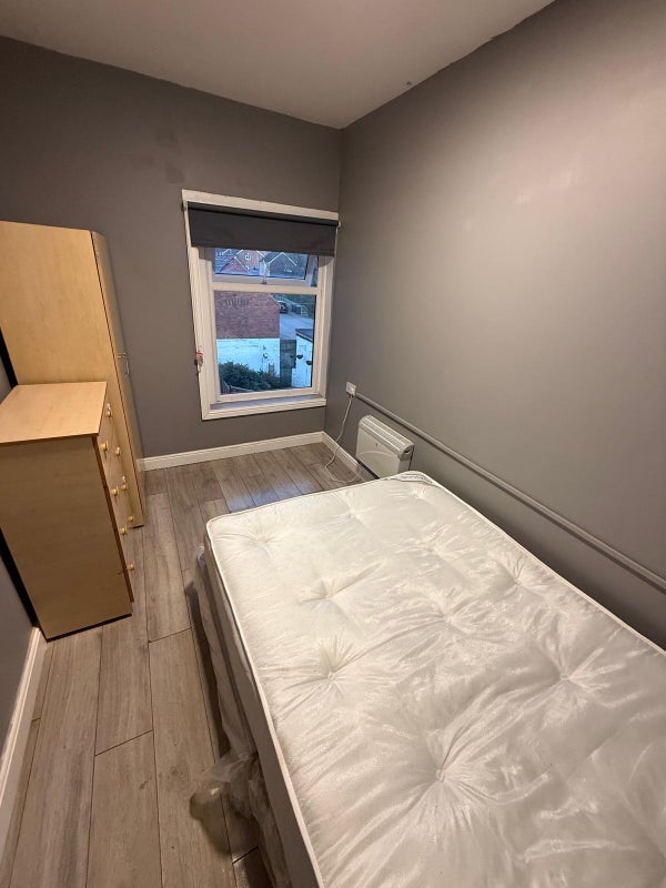 Room Willowbrook Close in North West Leicestershire