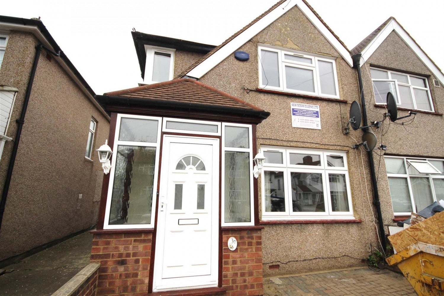 House Crowland Avenue in Greater London