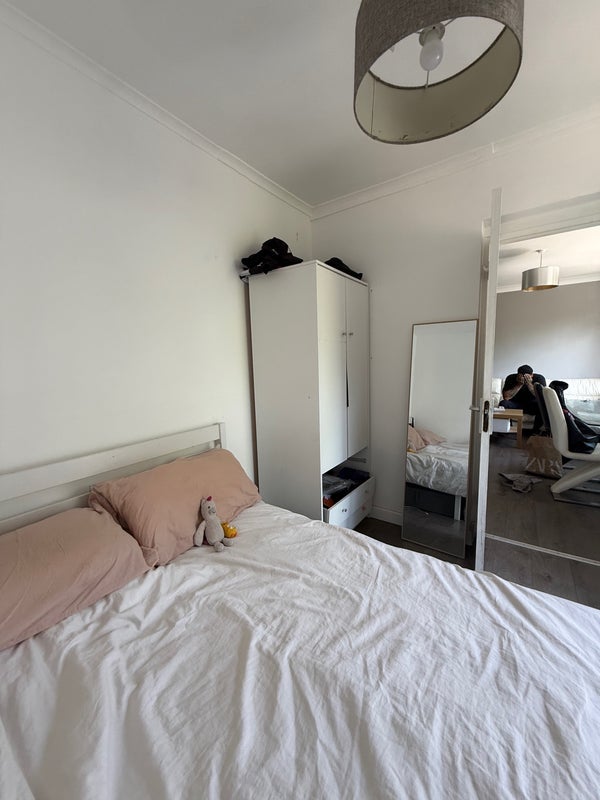 Room Malvern Way in Greater London