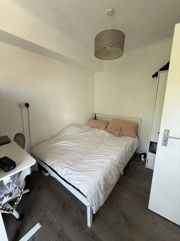 Room Malvern Way in Greater London