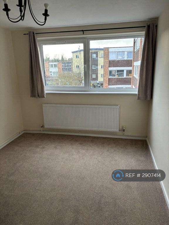 Flat Radford Court in Billericay
