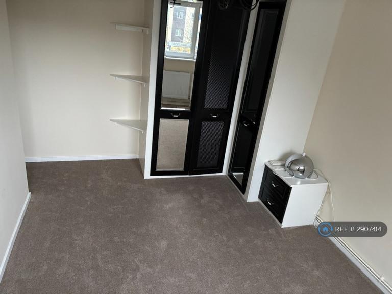 Flat Radford Court in Billericay