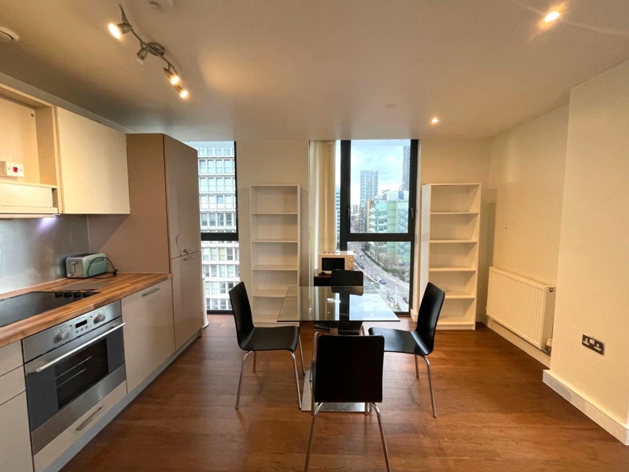 Flat Mason's Avenue in Greater London