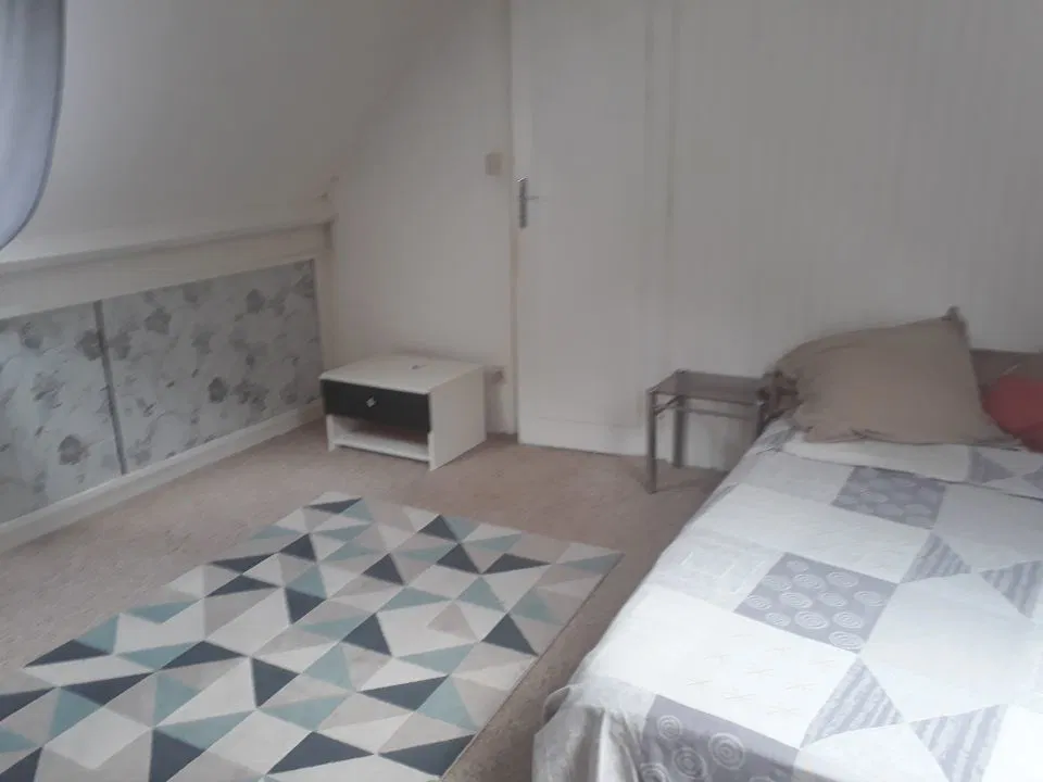 Chambre Rue Georges Clemenceau à Margny-lès-Compiègne