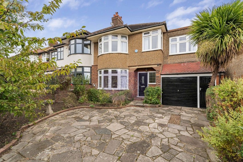House Beresford Drive in Greater London