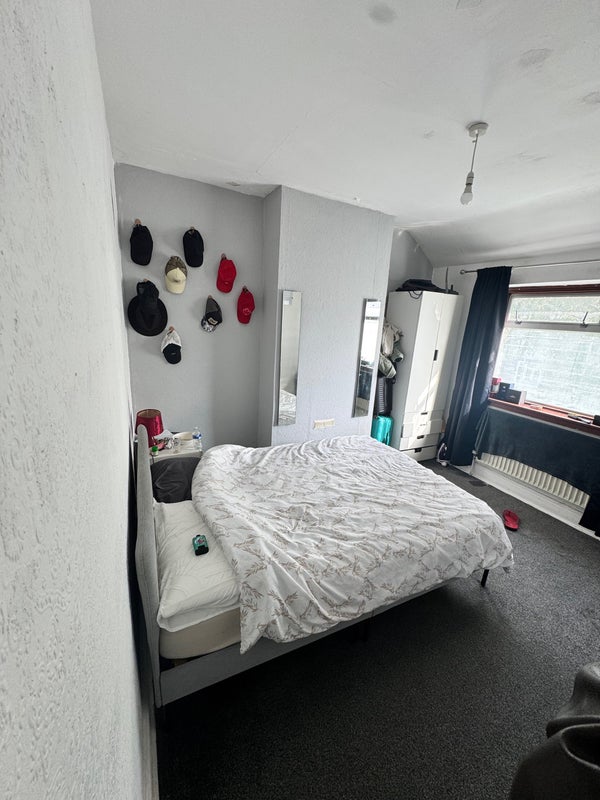 Room Langleys Road in Birmingham