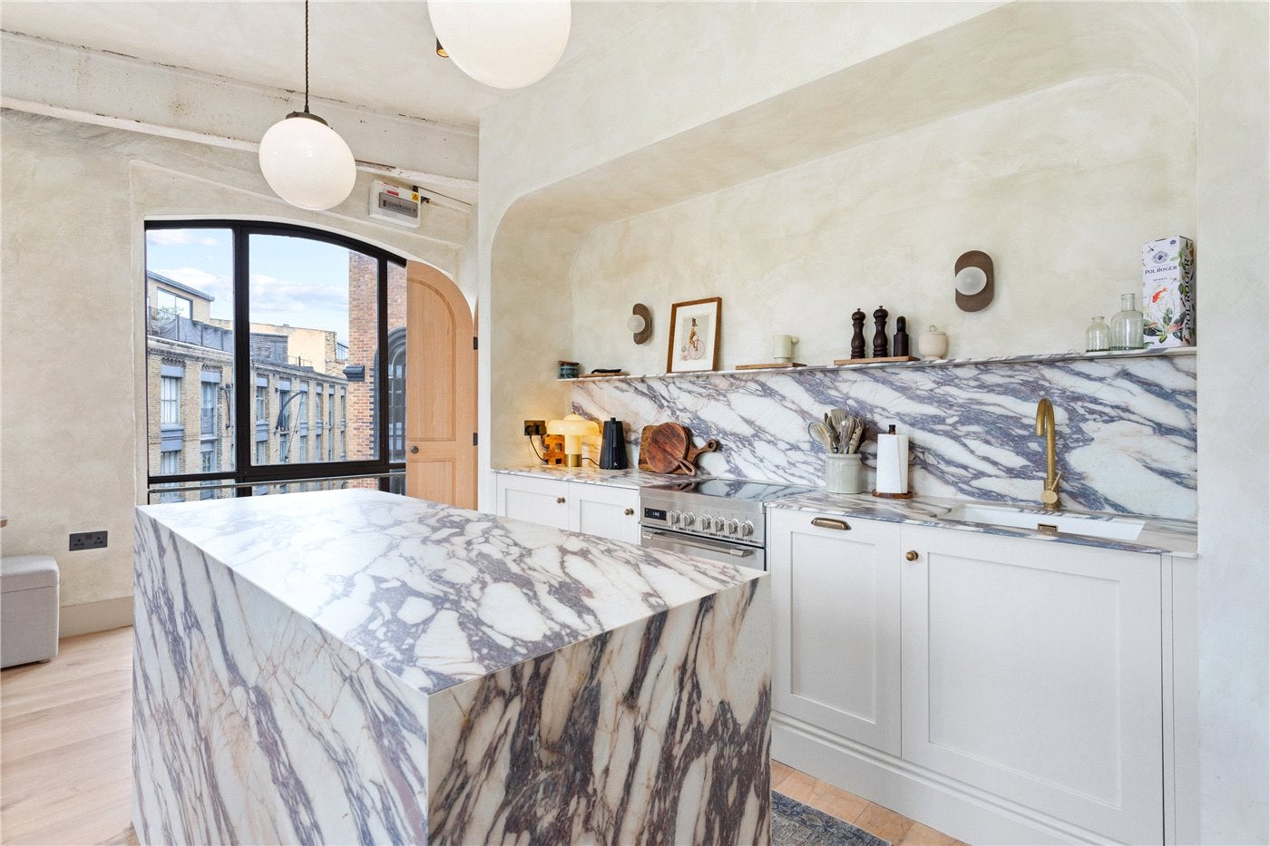 Flat Phipp Street in Greater London
