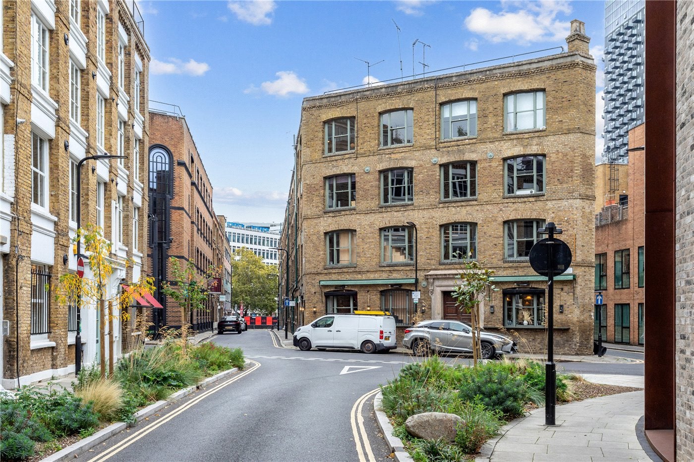 Flat Phipp Street in Greater London
