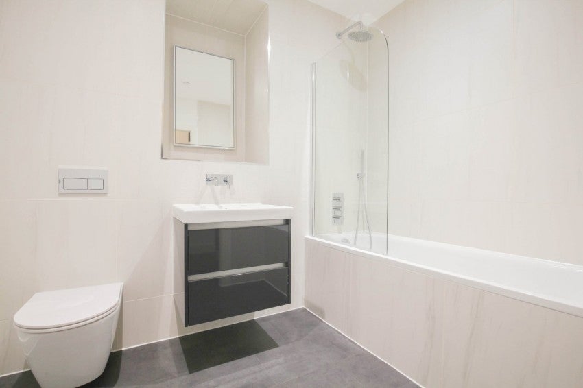 Flat Kew Bridge Road in Greater London