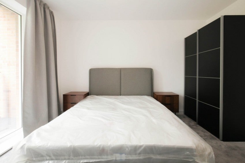 Flat Kew Bridge Road in Greater London