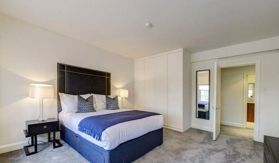 Flat Fulham Road in Greater London