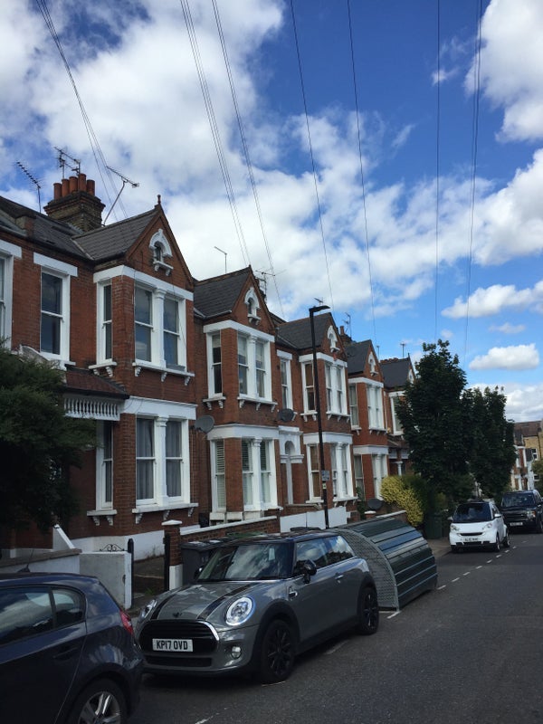 Room Killyon Road in Greater London