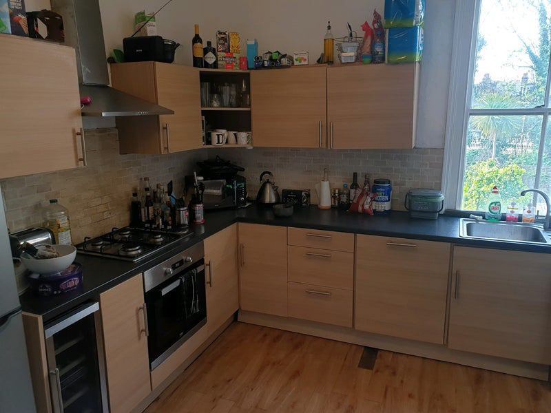 Room Killyon Road in Greater London