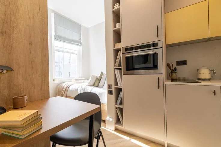 Flat Cadogan Street in Greater London