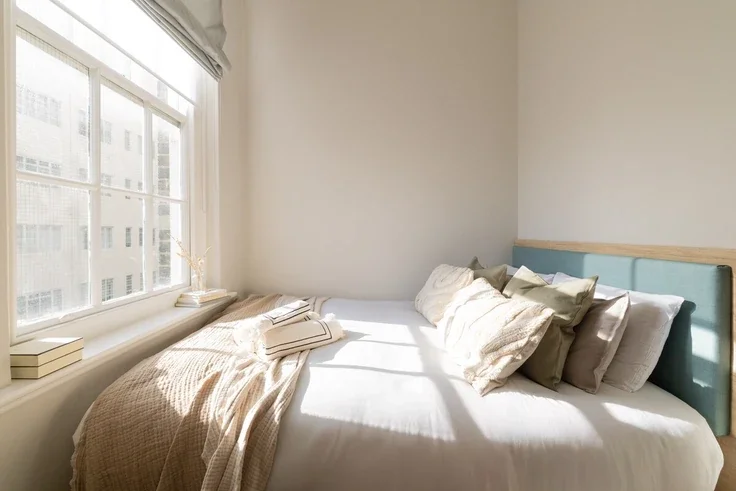Flat Cadogan Street in Greater London