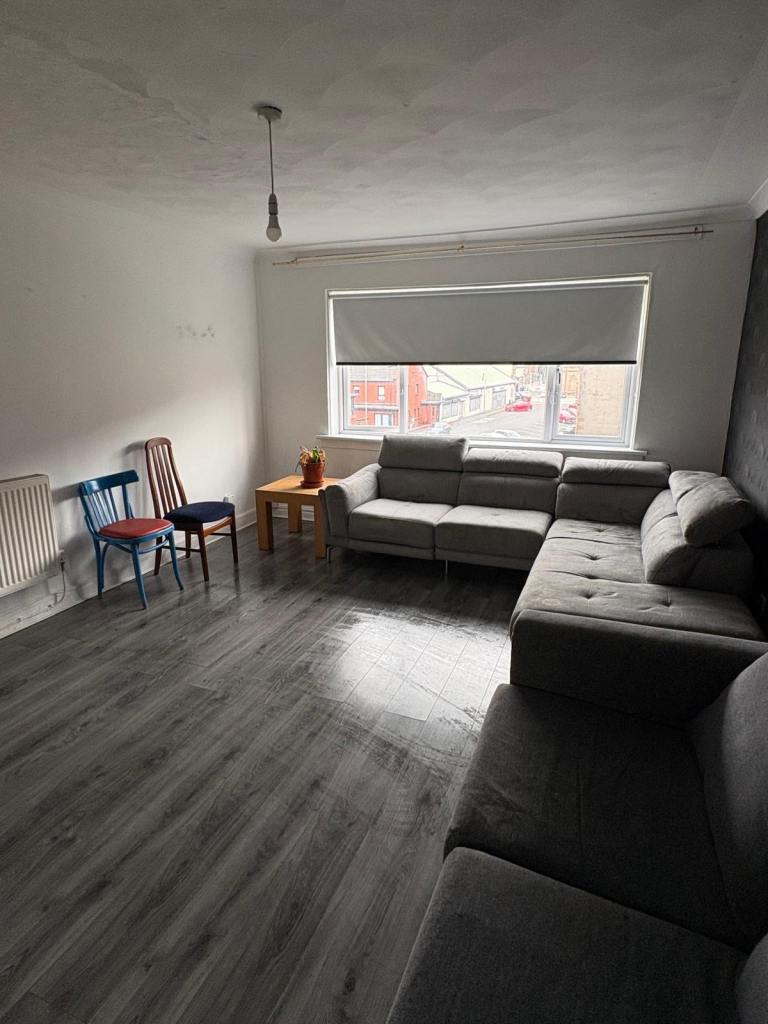 Flat Fulbar Street in Renfrew