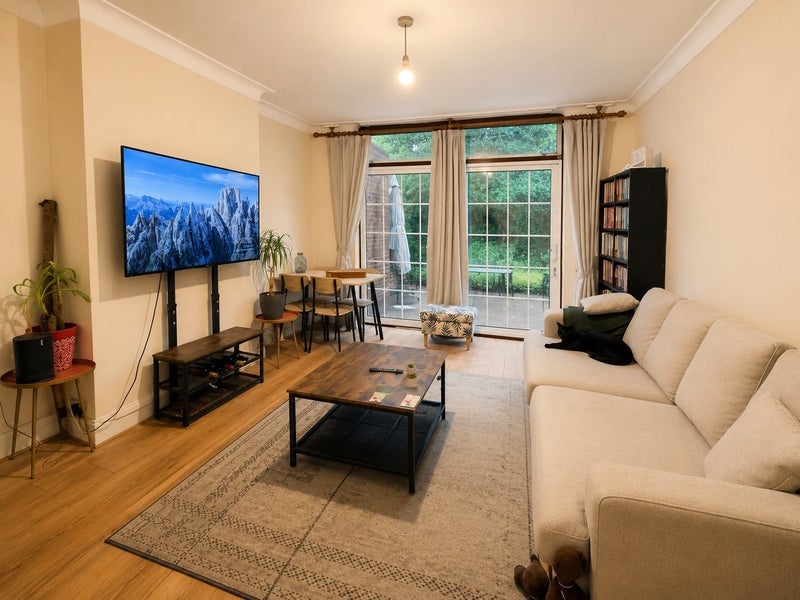 Room Sneyd Road in Greater London