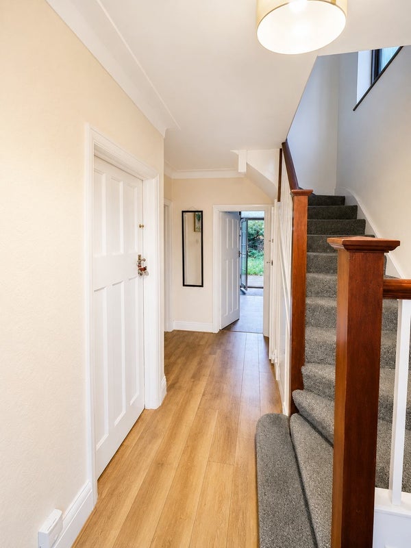 Room Sneyd Road in Greater London