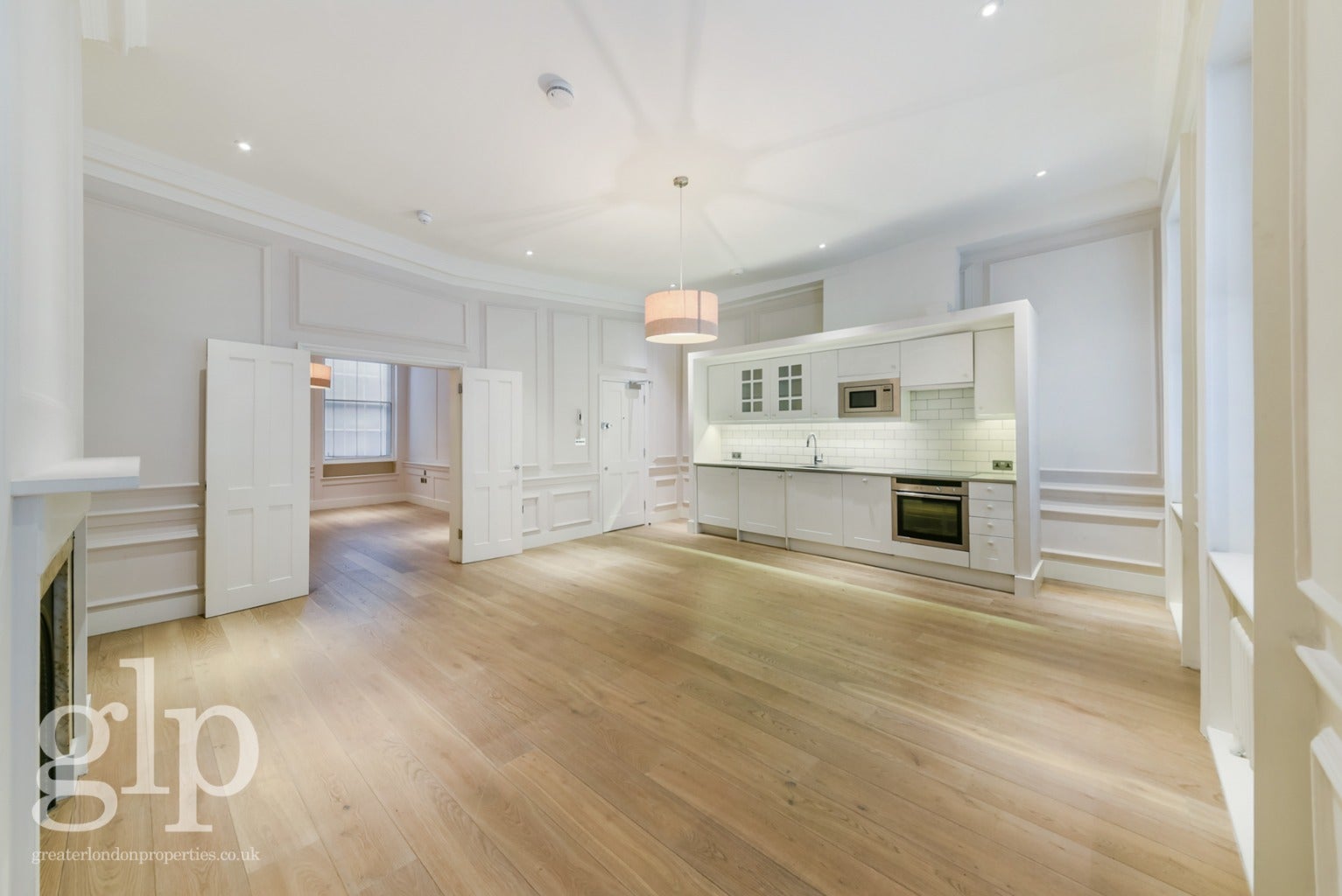 Flat Litchfield Street in City of Westminster