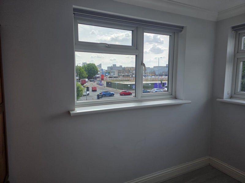 Room Honeypot Lane in Basildon