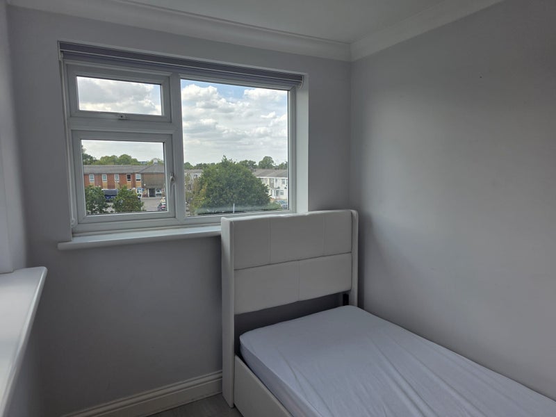 Room Honeypot Lane in Basildon