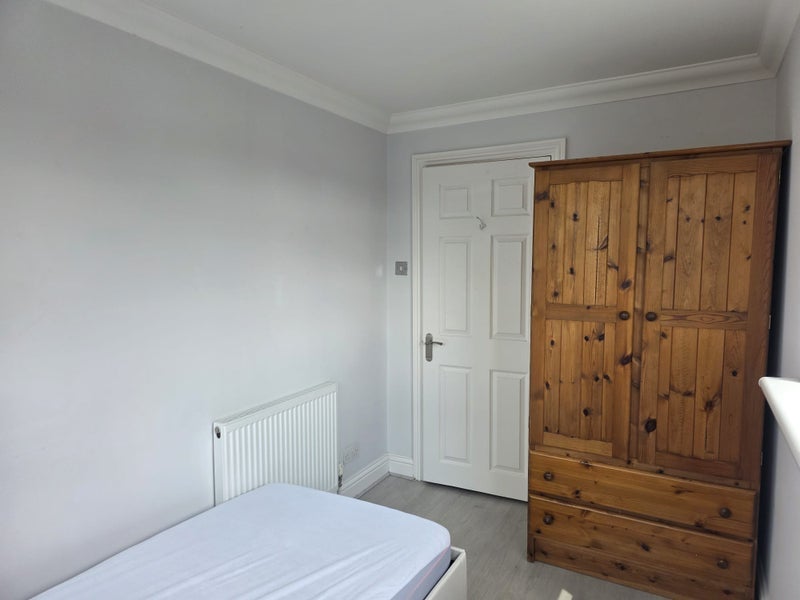 Room Honeypot Lane in Basildon