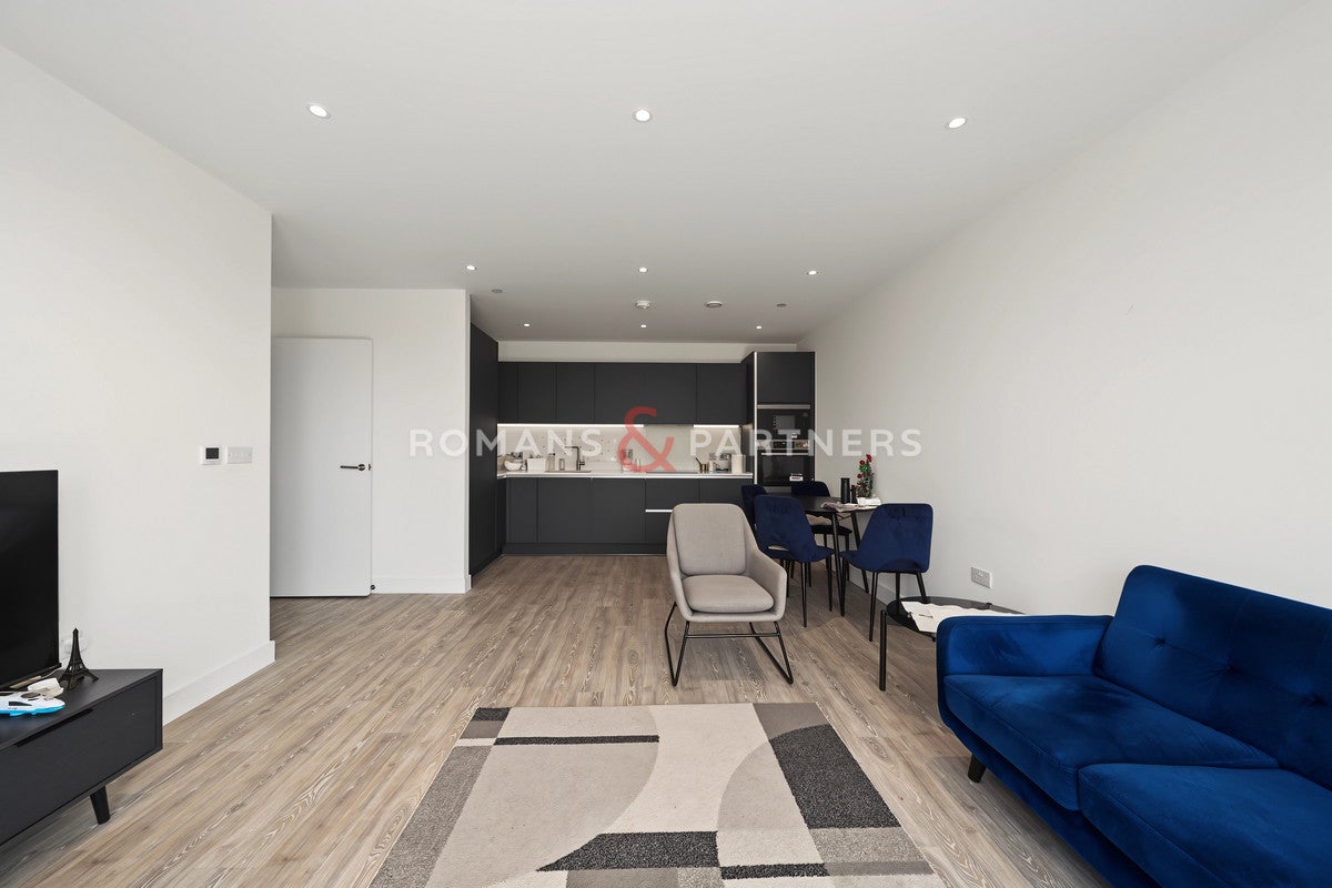 Flat Civic Street in Greater London