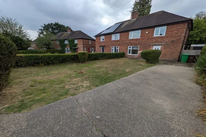 House Larchdene Avenue in Nottingham