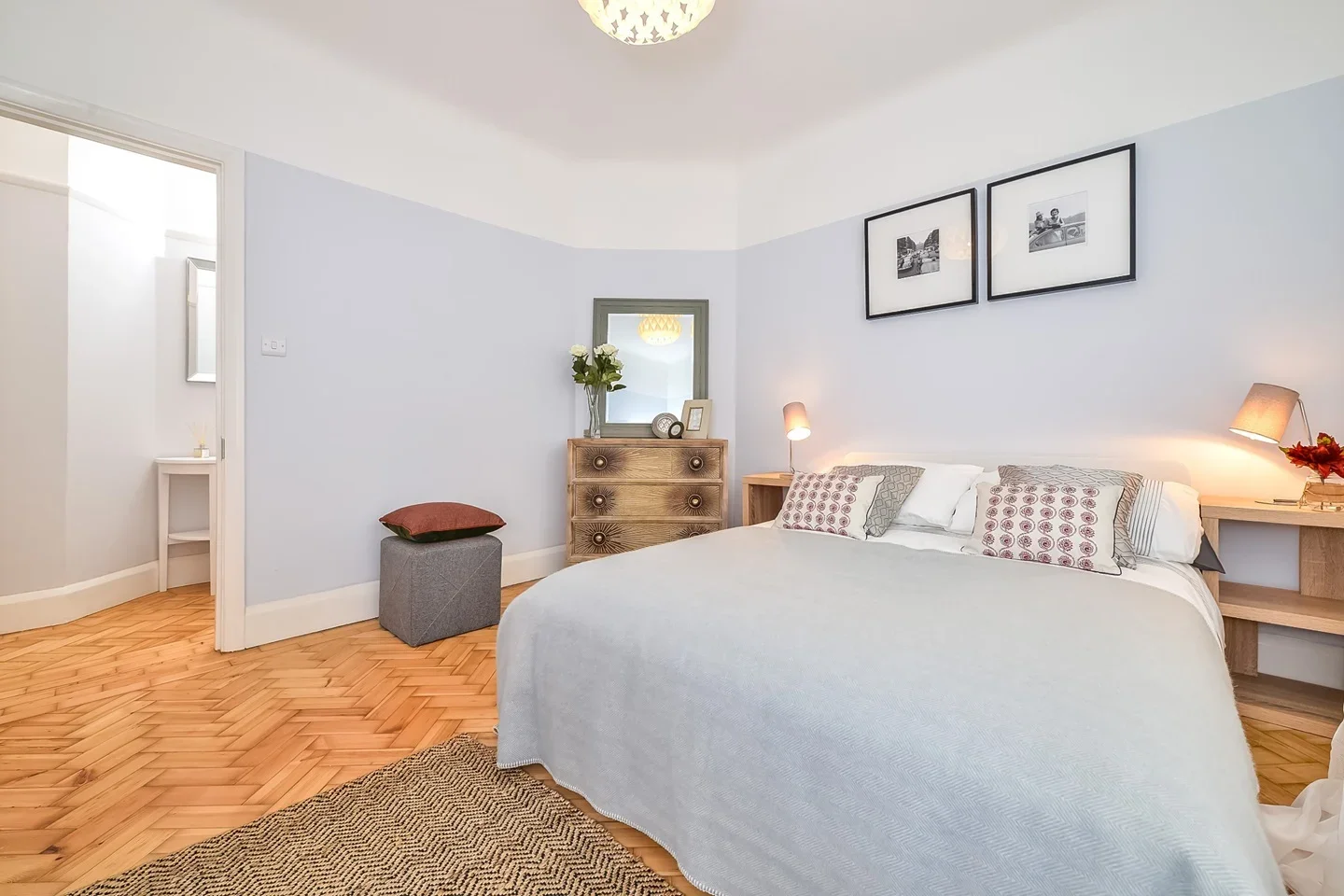 Flat Mitcham Lane in Greater London