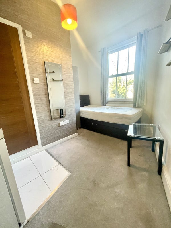 Flat Cromwell Crescent in Greater London