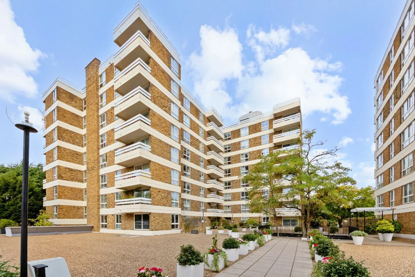 Flat Upper Richmond Road in Greater London