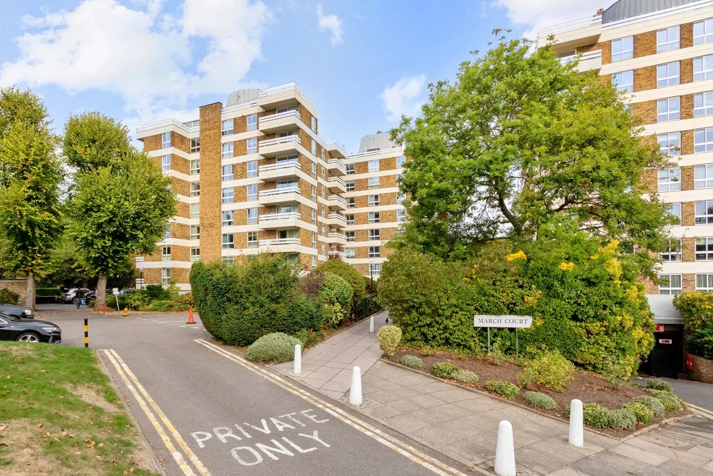 Flat Upper Richmond Road in Greater London