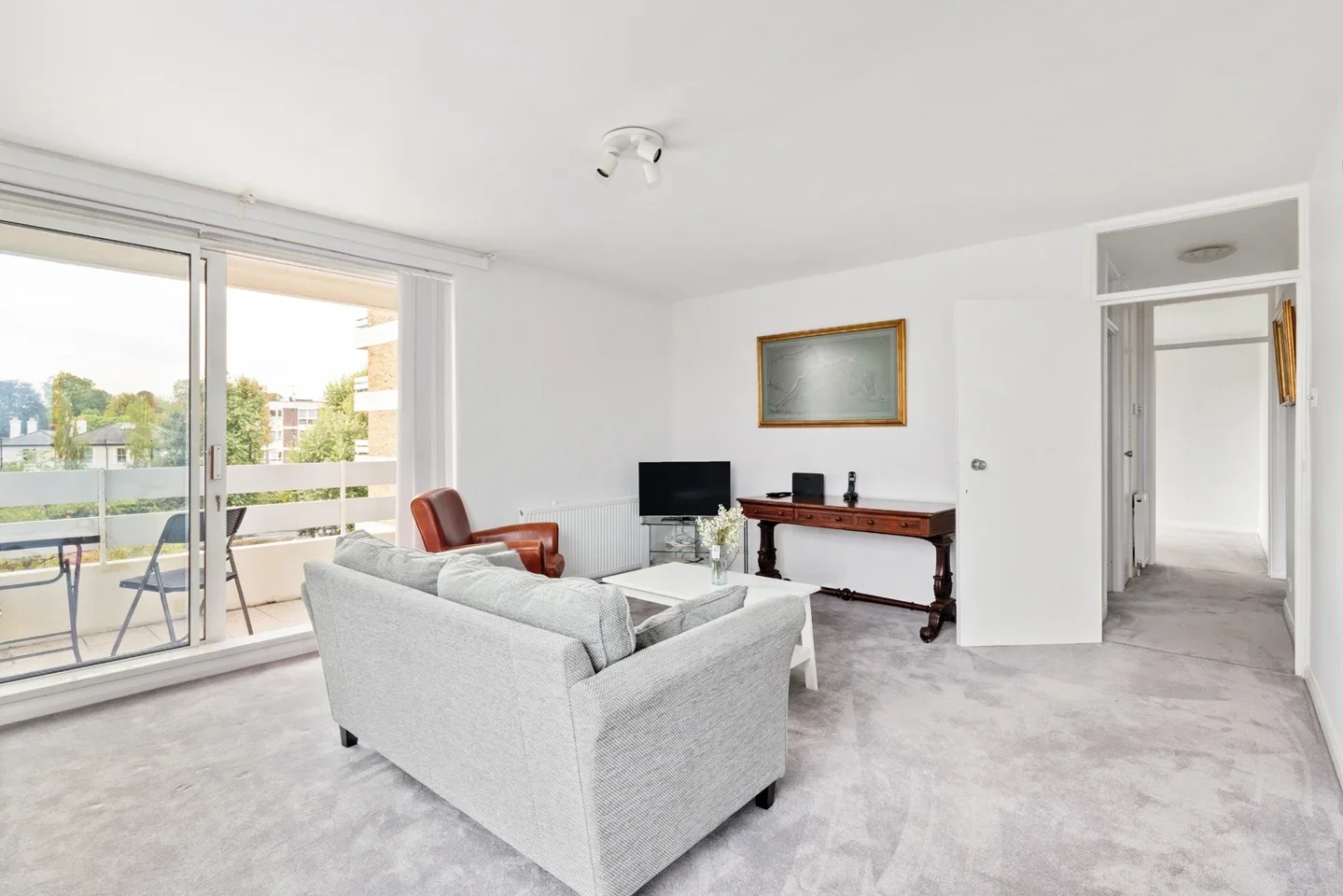 Flat Upper Richmond Road in Greater London