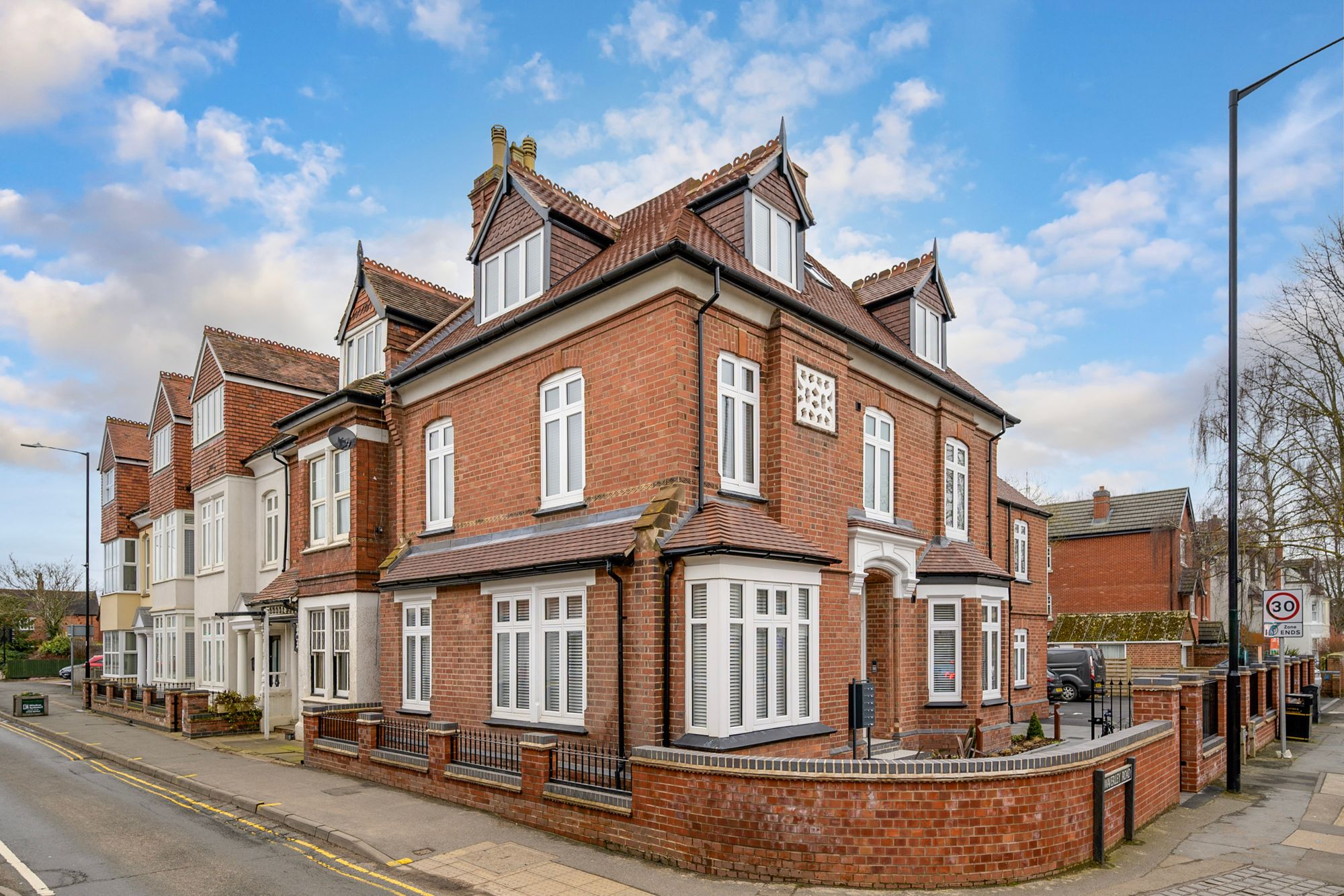 Flat Waverley Road in Kenilworth