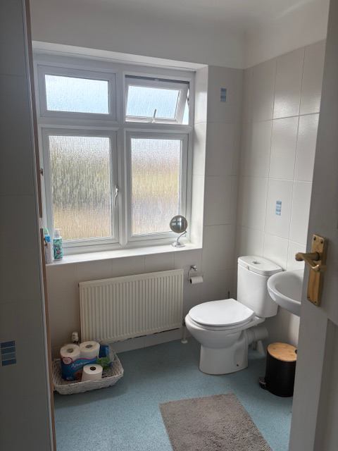 Room Pearson Avenue in Poole